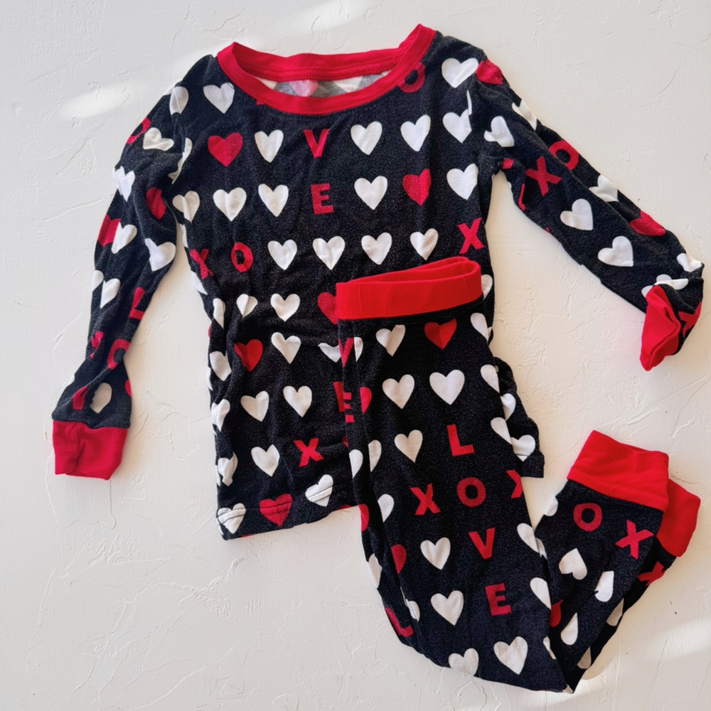 ❌⭕️ ❤️ Valentine's XOXO Hearts (Black) Little Sleepies Two Piece Pajama Set ❤️